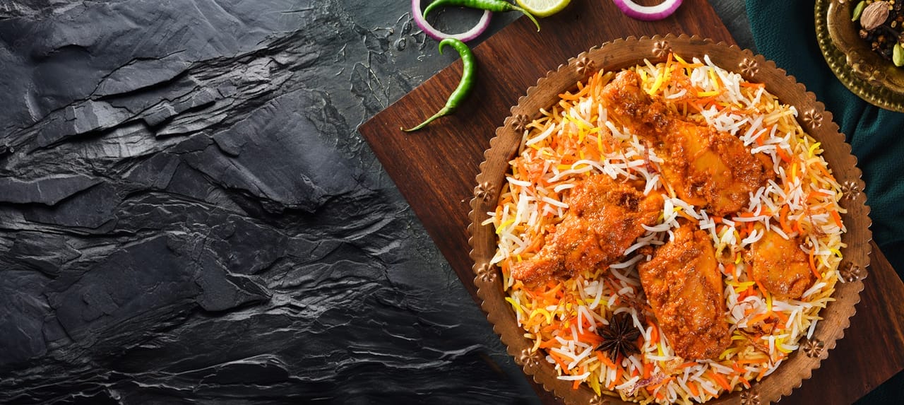 Lunch:  11 AM to 2:30 PM
<br/>
Dinner:   5:30 PM to 9:30 PM